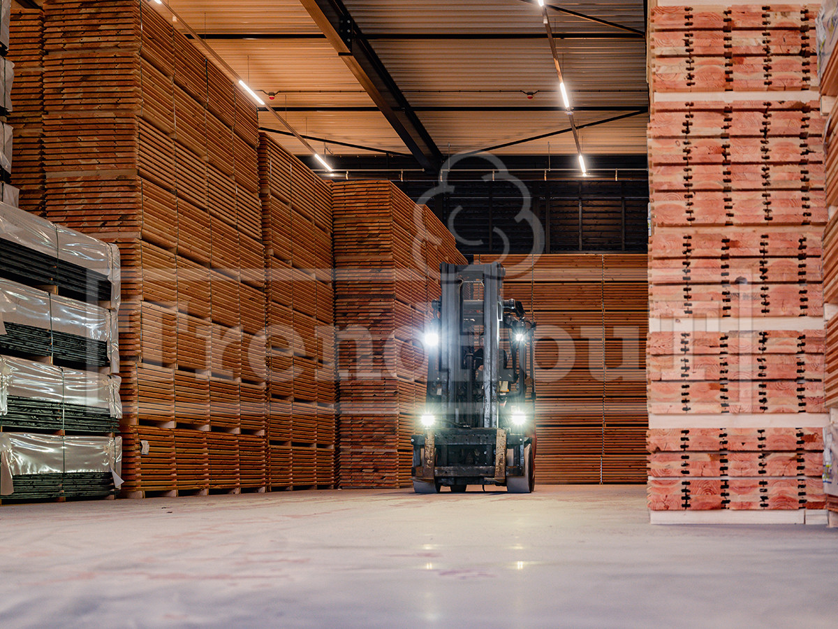 douglas-eiken-leverancier-constructiehout-douglas-palen-en-balken-gordingen-kopen-bestellen-Trendhout-groothouthandel-houtleverancier