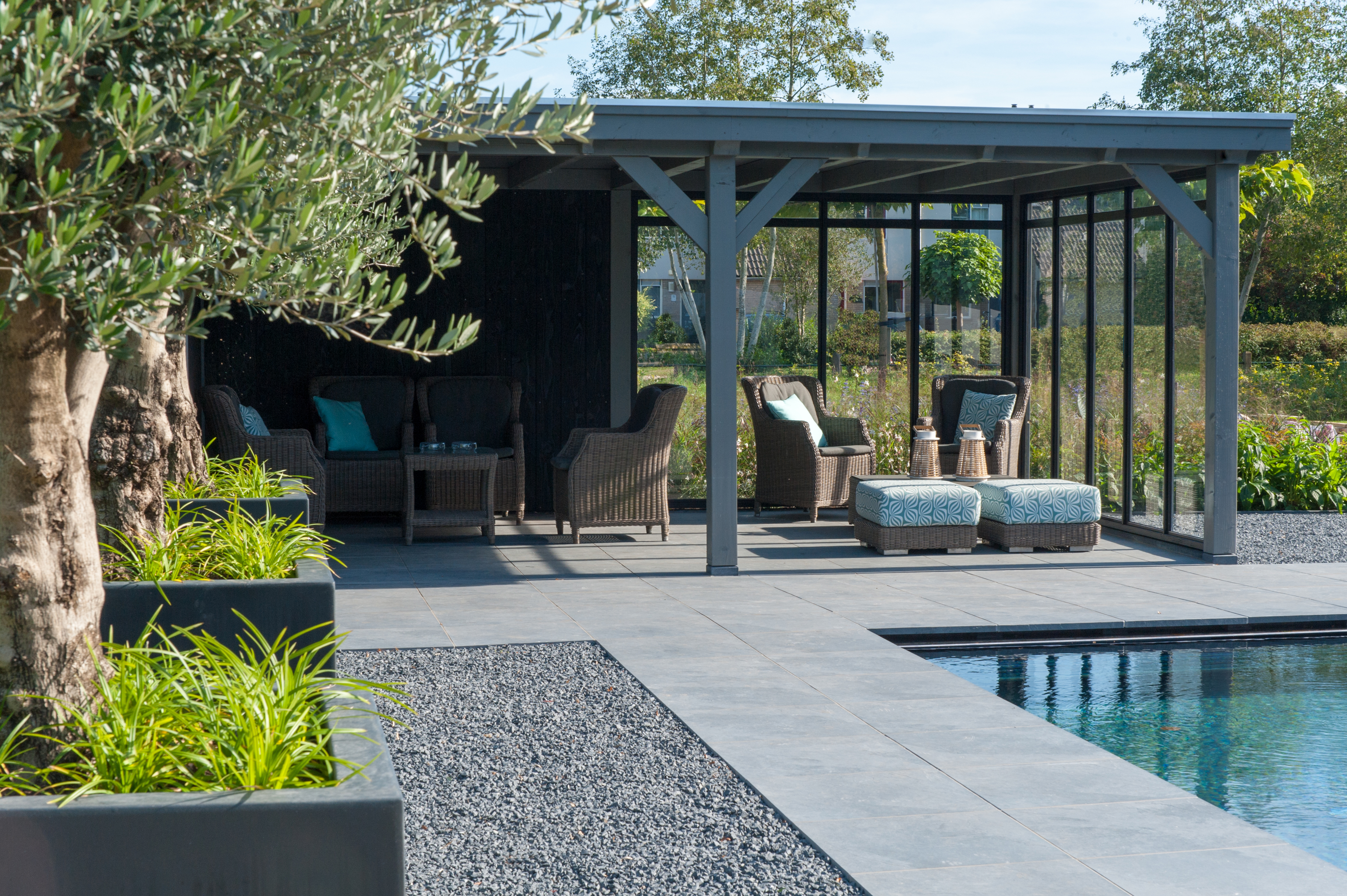 Poolhouse-met-steellook-ramen