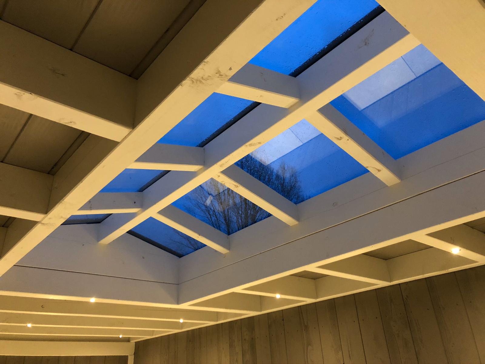 Lichtstraat in overkapping