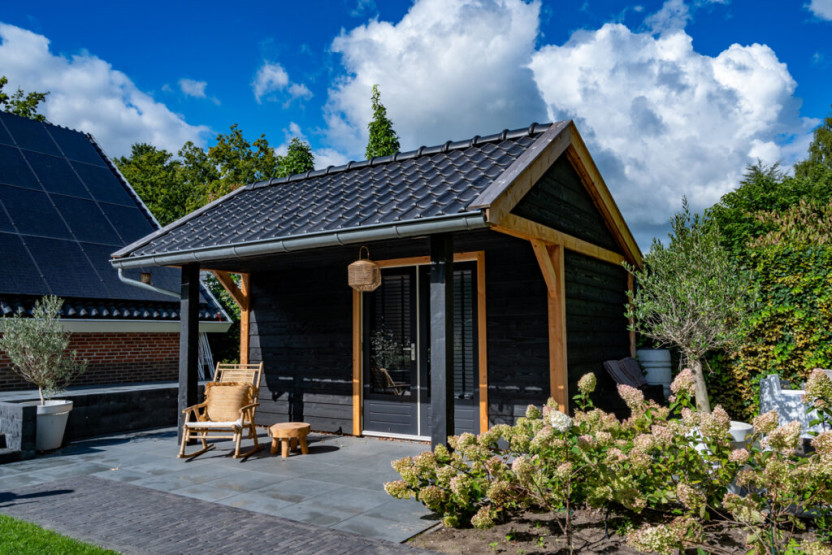 trendhout kapschuur gebruiken als houten tuinkantoor