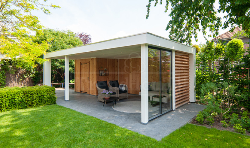 Trendhout-douglas-houten-overkapping-tuin-modern-met-schuurtje-Verona-moderne-overkapping-strak-louvre-steel-look-Oostvoorne-Rockanje-Tinte