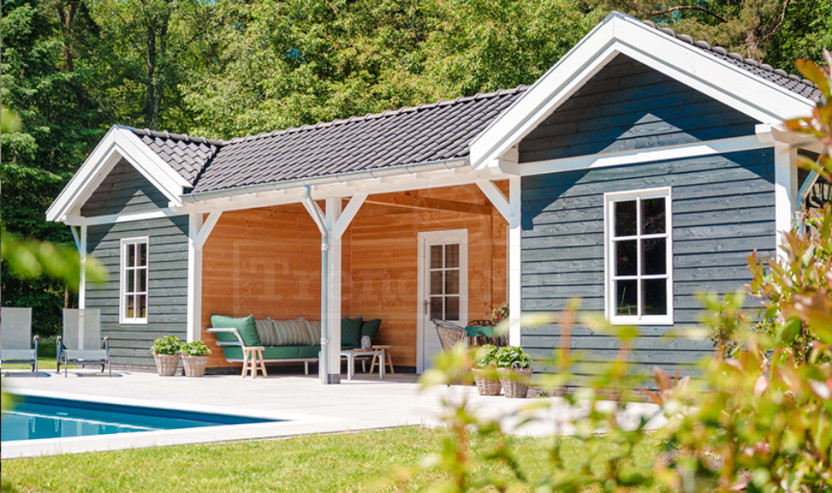 Trendhout-douglas-poolhouse-op-maat-bouwpakket-laten-bouwen-landelijke-houten-schuur-met-veranda-bij-zwembad-Voorschoten