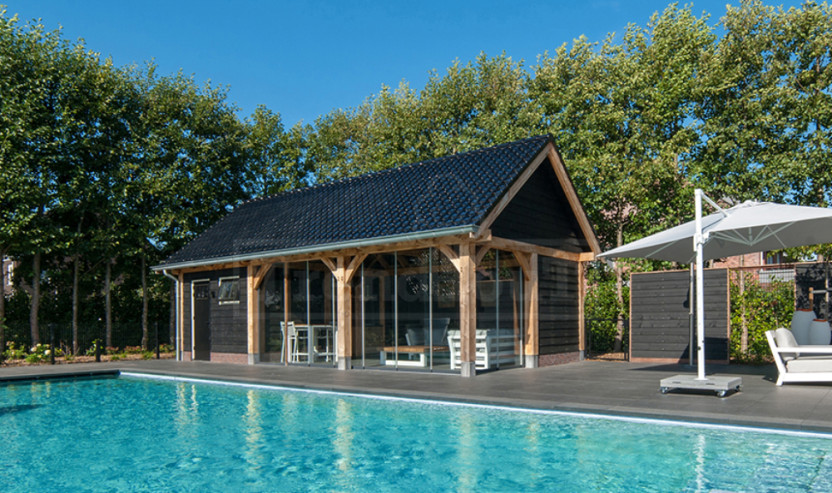 Trendhout-luxe-eiken-tuinkamer-overkapping-met-schuur-poolhouse-bij-zwembad-poolhouses-landelijk-of-modern-laten-bouwen-prijzen-Eeneind-Gerwen-Nederwetten-Nuene