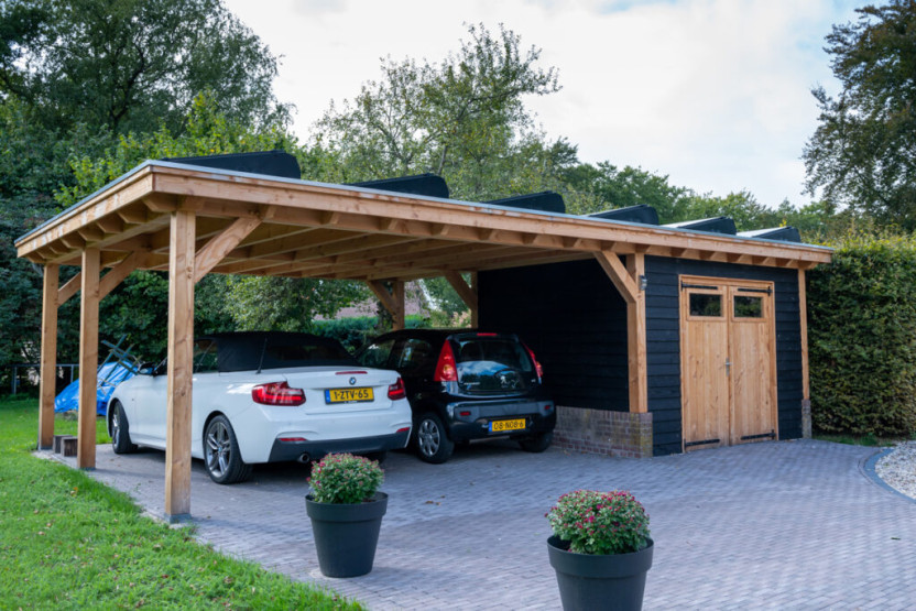 houten-carport-dubbele-trendhout-voor-zonnepanelen-met-berging