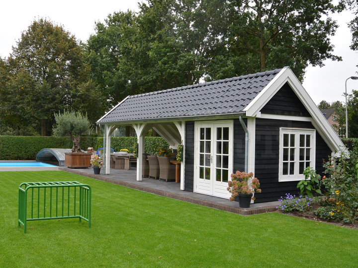 douglas-houten-kapschuur-bouwpakket-bij-zwembad-schuur-met-overkapping-trendhout-de-Hoeve-XL-9000