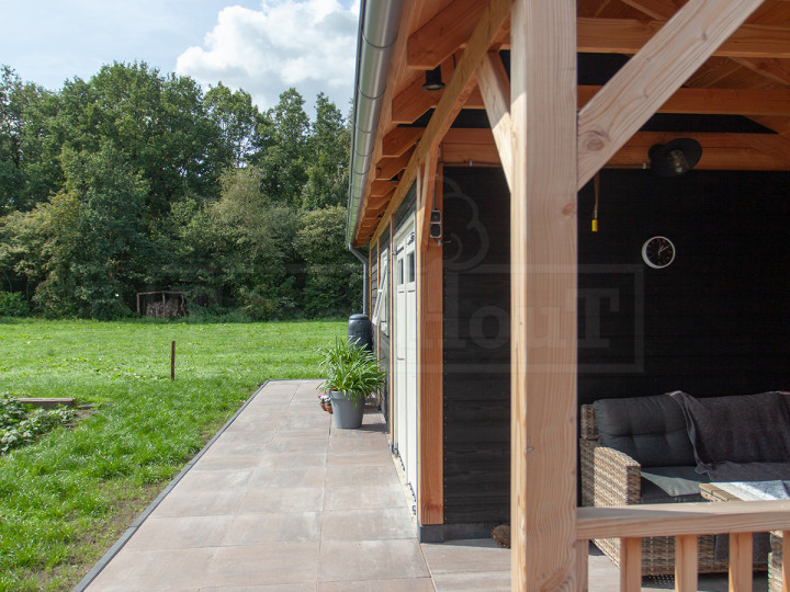grote-douglas-houten-kapschuur-de-stee-9800x4250-met-overkapping-als-bouwpakket-trendhout-zelfbouw-bouwen