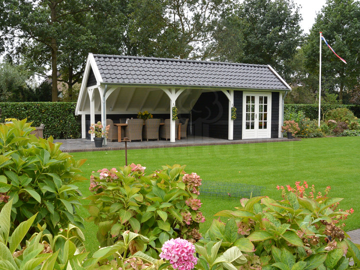 landelijke-kapschuren-poolhouse-douglas-houten-kapschuur-bij-zwembad-schuur-met-overkapping-trendhout-de-Hoeve-XL-9000
