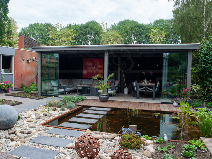 moderne-tuin-met-douglas-houten-landelijk-overkapping-houten-tuinkamer-Siena-Trendhout