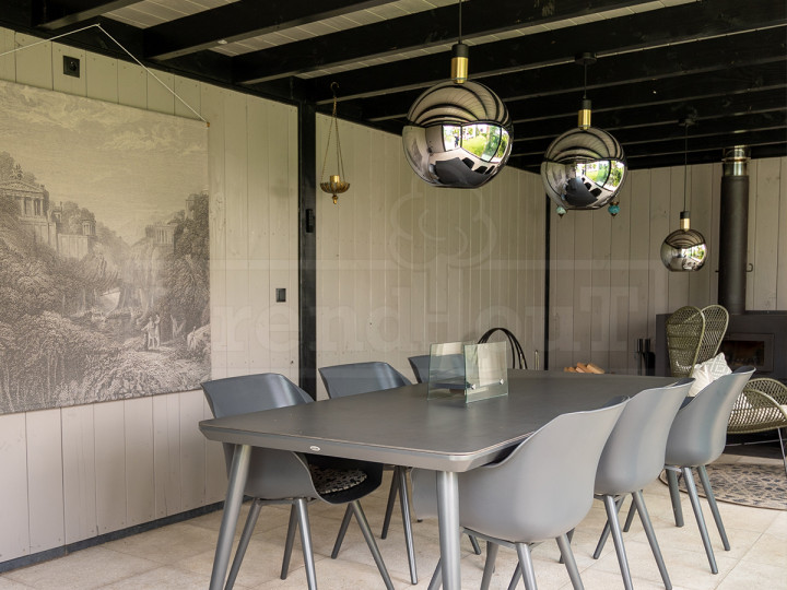 trendhout-modern-zwart-interieur-strak-overkapping-tuinkamer-verona-7500x4400-rechts-tuinoverkapping-moderne-stijl