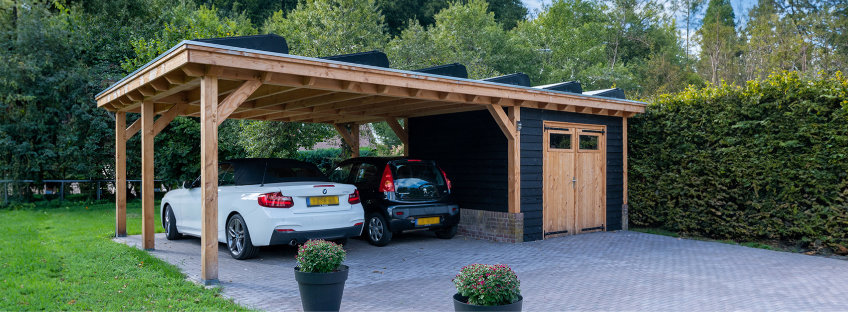 houten-carport-dubbele-trendhout-voor-zonnepanelen-met-berging-douglas