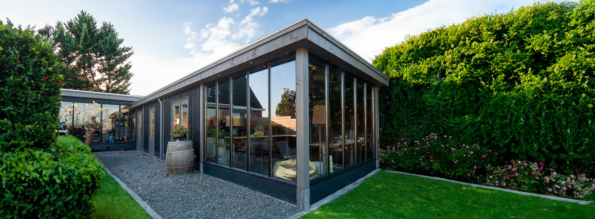 slider-maatwerk-tuinkamer-trendhout-houten-tuinkantoor-met-toilet