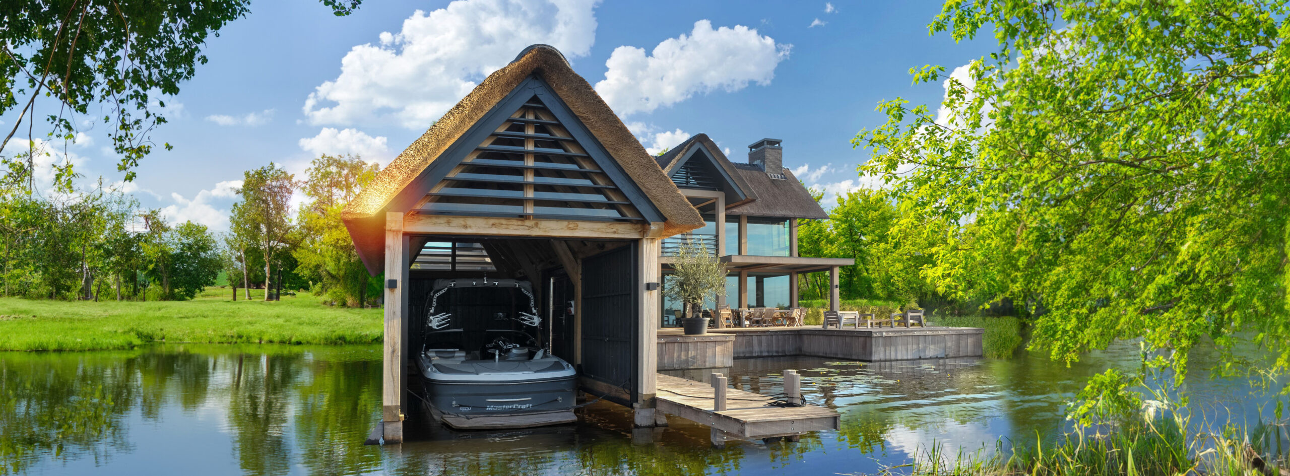 trendhout-houten-douglas-eiken-boothuis-laten-bouwen-aan-het-water-boothuizen-ontwerp-op-maat