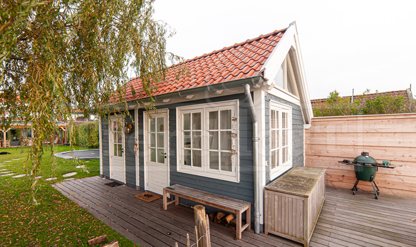 vrijstaand-houten-tuinkantoren-tuinkantoor-werkruimte-in-de-tuinmet-overkapping-bouwpakket-Trendhout