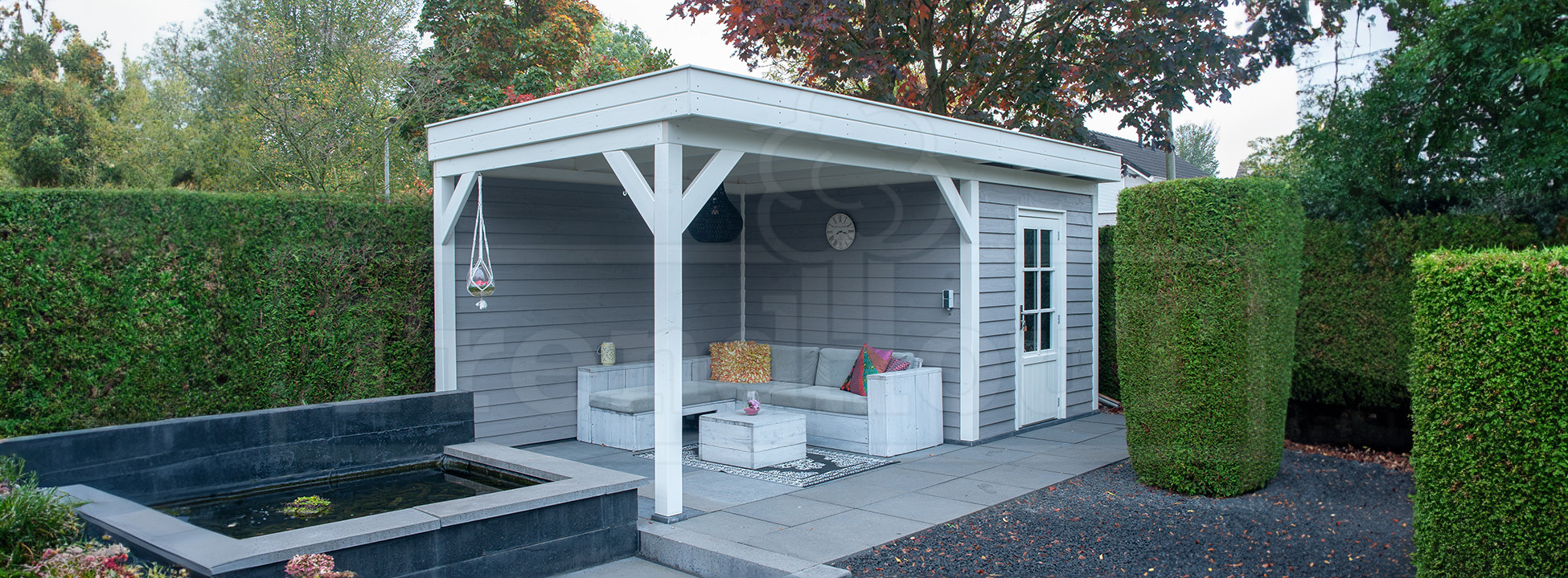 basismodel-schuur-met-overkapping-douglas-Trendhout-casa-6100x3300-tuinschuur-met-luifel-in-kleur-wit-met-grijs