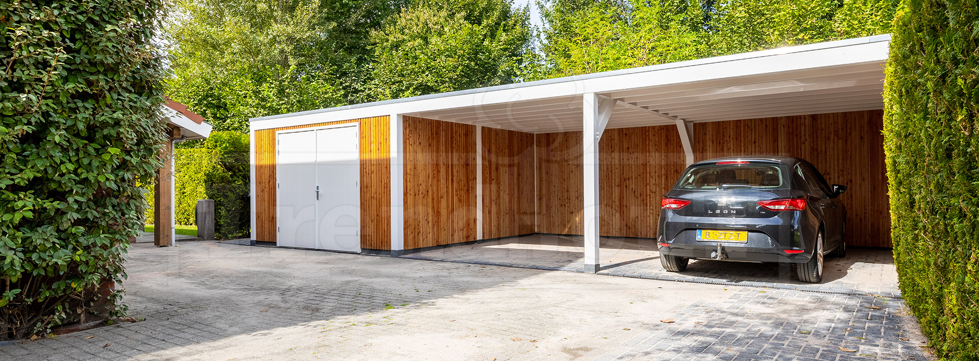 maatwerk-Trendhout-palermo-garage-of-schuur-met-dubbele-carport-moderne-uitstraling-dubbele-hardhouten-garagedeuren