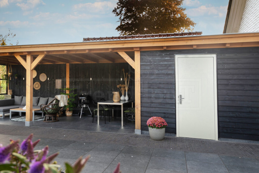 Trendhout-hardhouten-plaatdeuren-wit-en-zwart