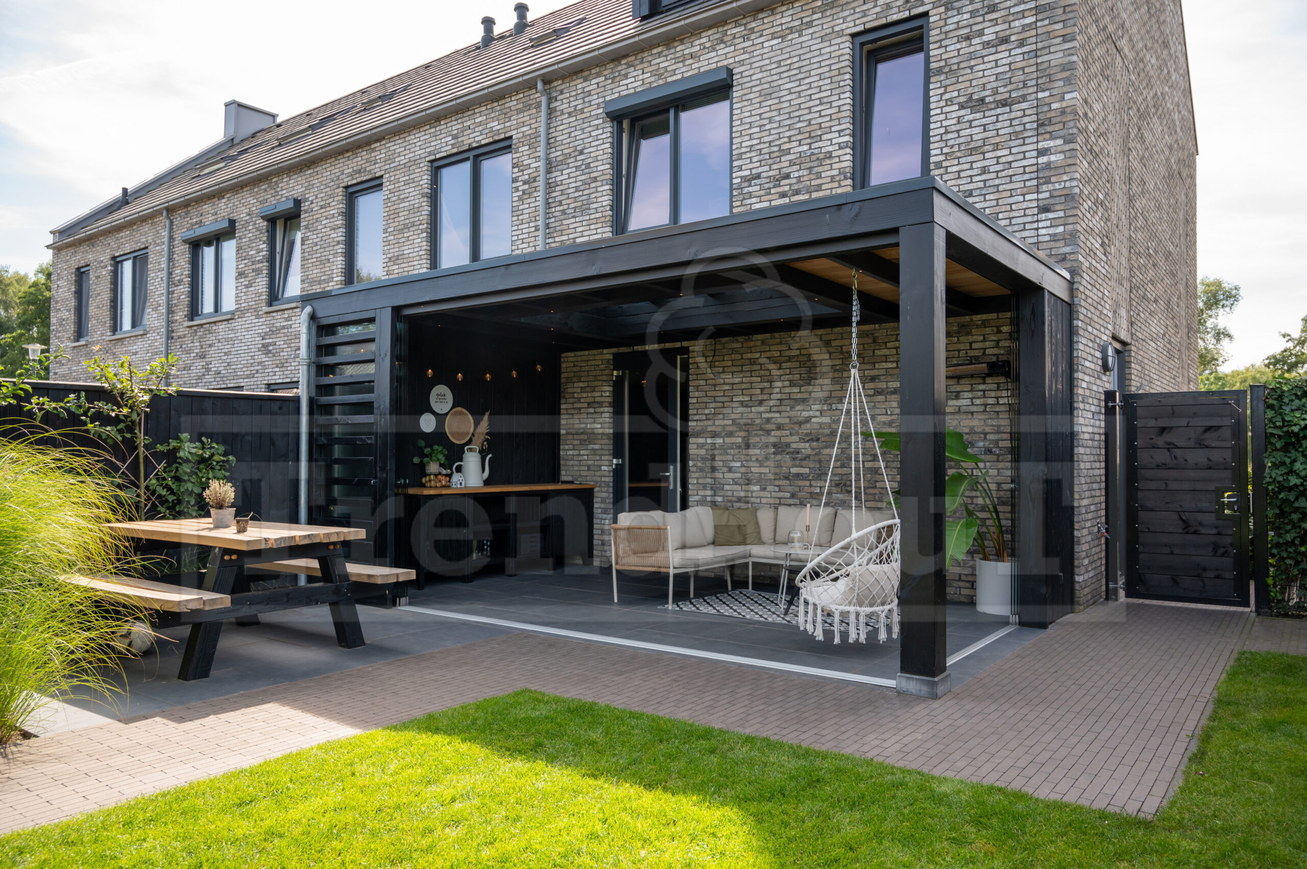 Trendhout-houten-overkapping-moderne-veranda-aan-huis-bouwpakket-modena