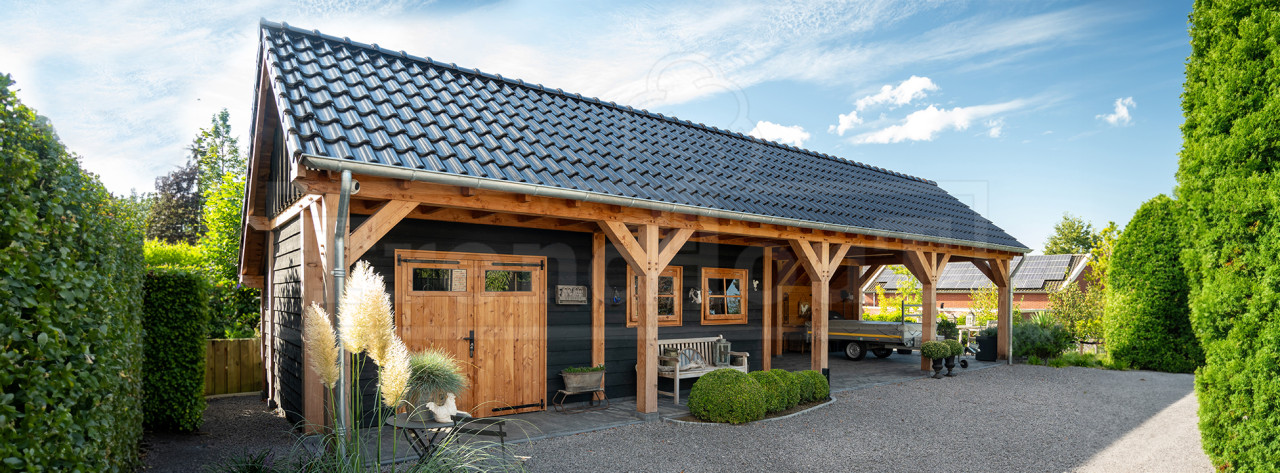 grote douglas houten kapschuur met zwarte planken wanden als bouwpakket laten bouwen Trendhout Hofstee XXL