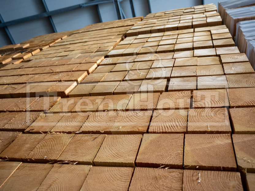 Grote-voorraad-kwaliteit-douglas-constructiehout-douglas-palen-en-balken-gordingen-gedroogd-en-geschaafd-houtgroothandel-Trendhout-50x150-15x15-200x200-20x20