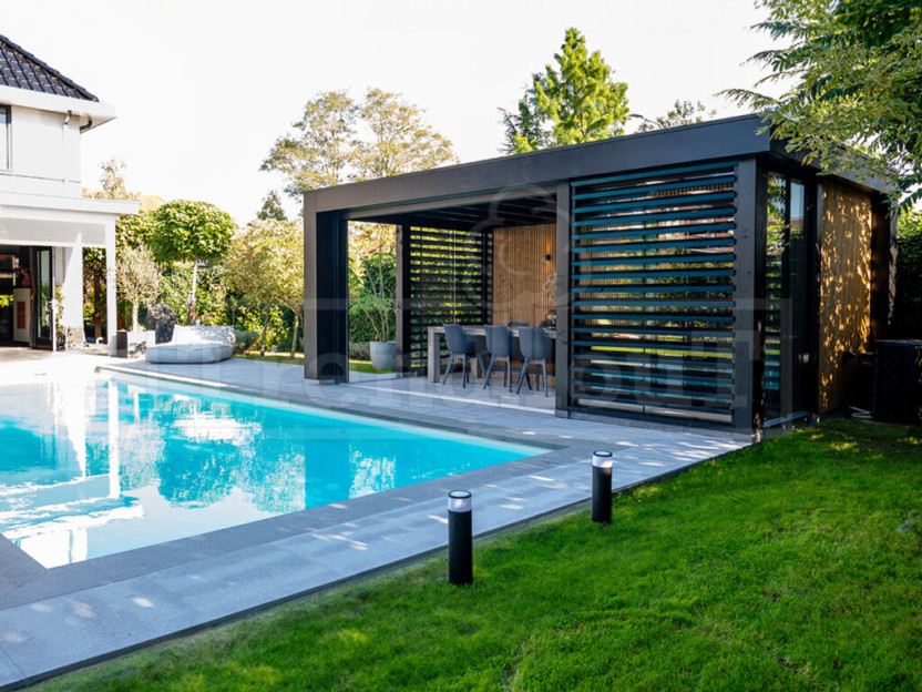 trendhout-douglas-luxe-moderne-hout-overkapping-poolhouse-bij-zwembad-bijgebouw-bouwen-modern-strakke-stijl