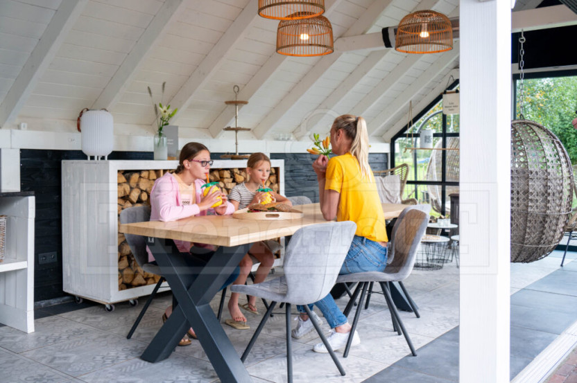 Trendhout-kapschuur-de-hoeve-xl-Douglas-wit-landelijk-modern-sporenkap-interieur