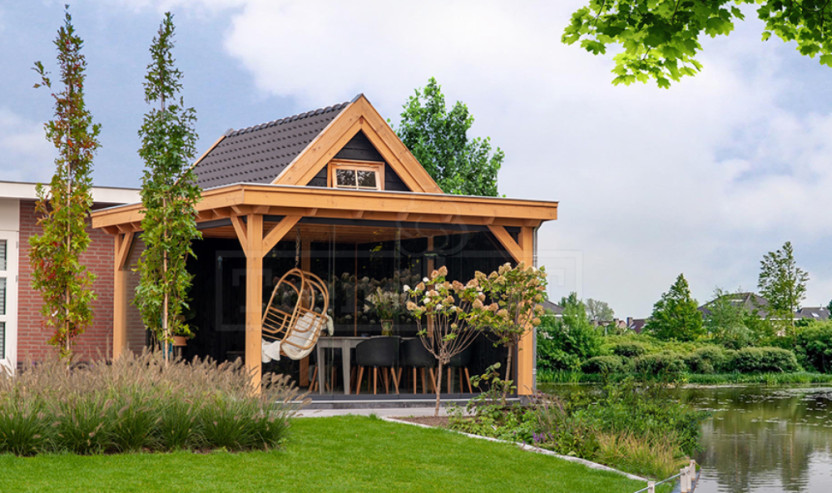 Trendhout-landelijke-douglas-overkapping-tuinkamer-poolhouse-met-schuif-deuren-overkapping-moderne-stijl-Siena-Almere-Almere-Buiten-Almere-Haven-Almere-Stad