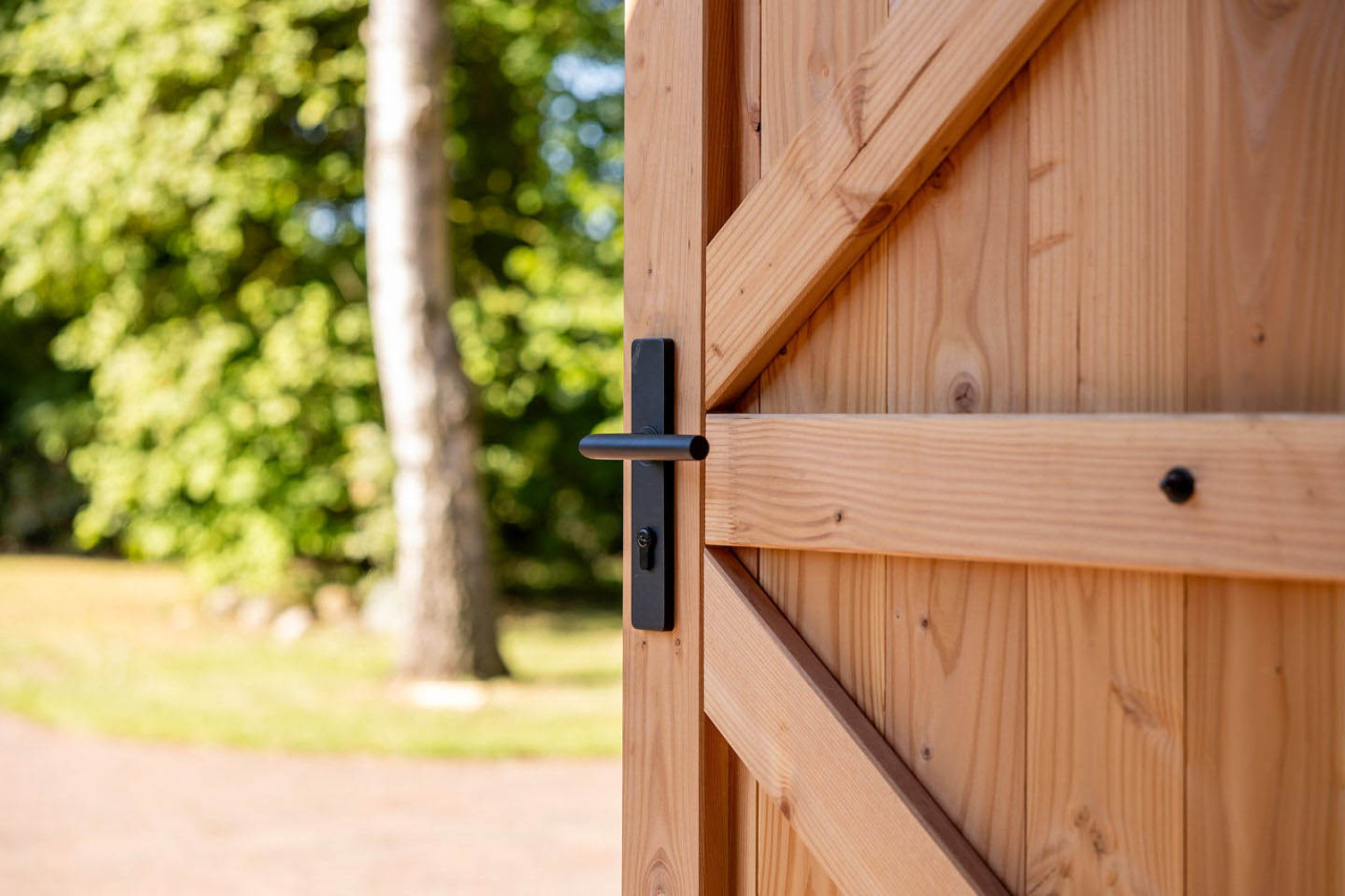 detail-van-douglas-opgeklampte-deur