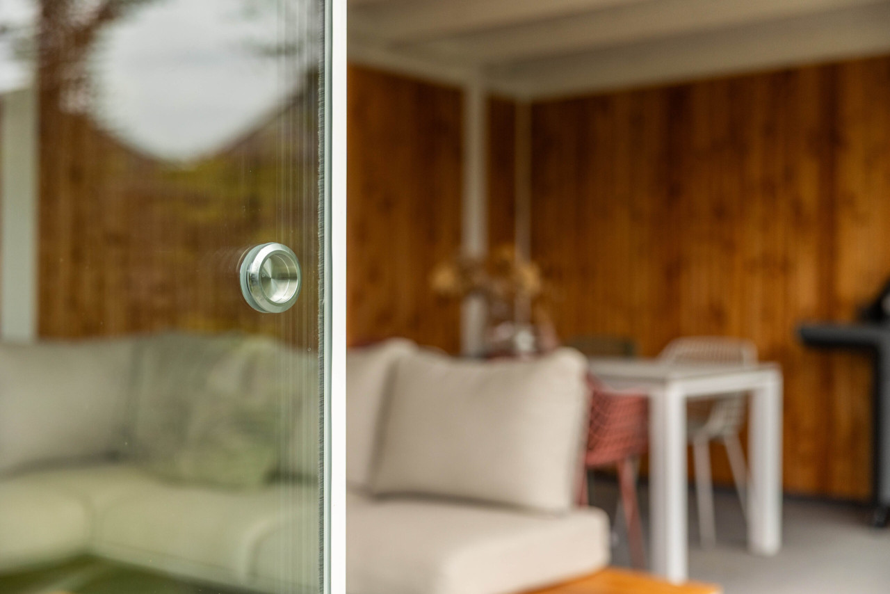 detail-van-glazen-schuifwand-in-refter-xl