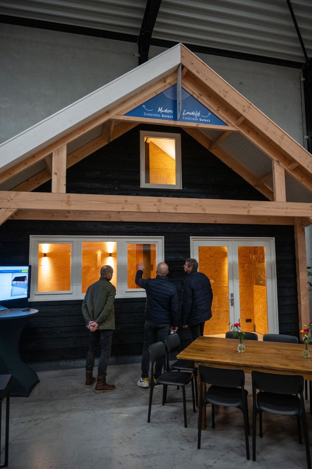 Houten buitenverblijf met zadeldak tijdens Trendhout Dealerdagen