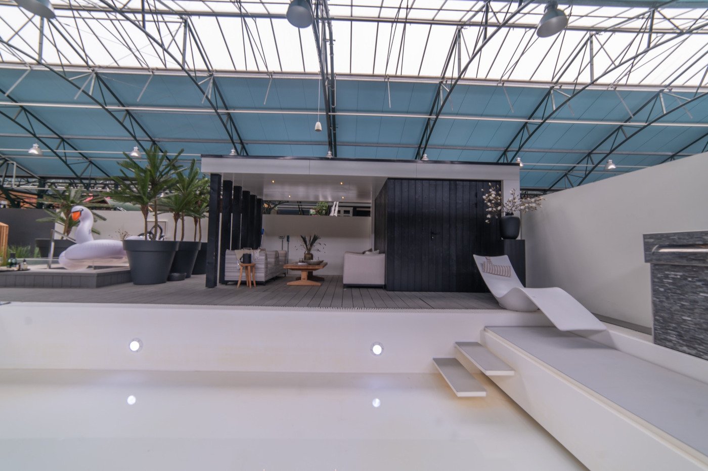 Houten constructie en dakdetails van buitenverblijf